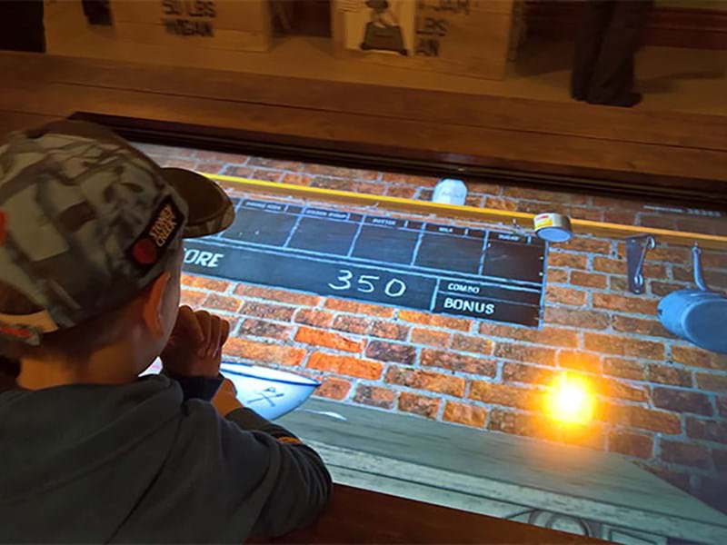 Enhancing on-stand engagement with multimedia displays
