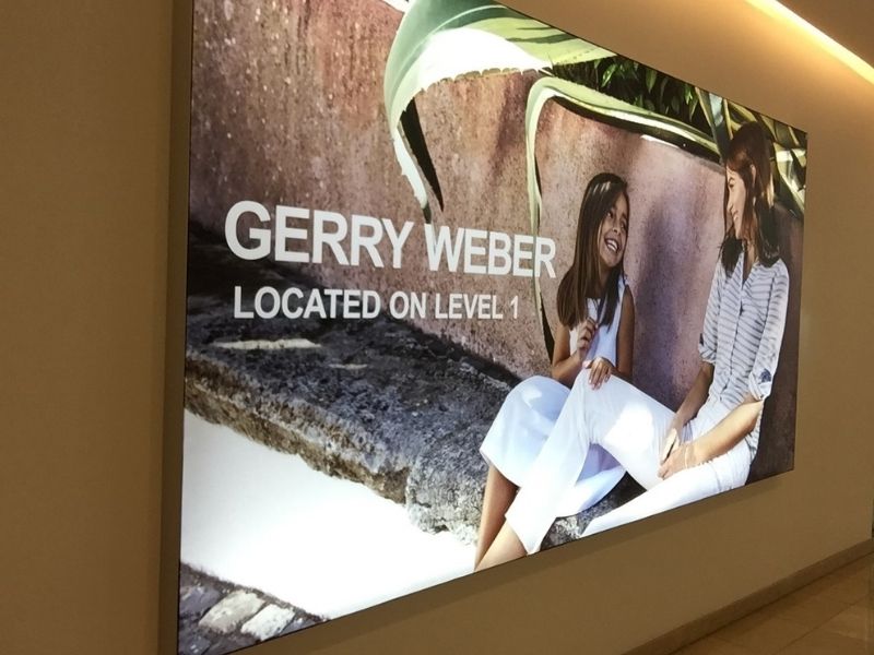 brandframe SEG displays with internal lighting